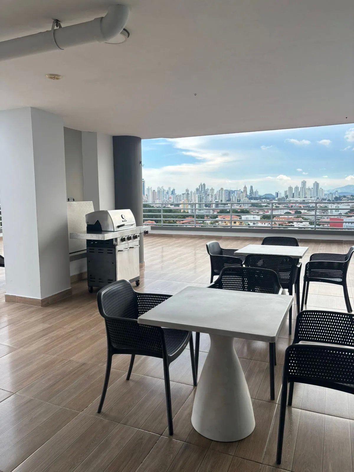 SE VENDE HERMOSO APARTAMENTO EN P.H. SKY VIEW