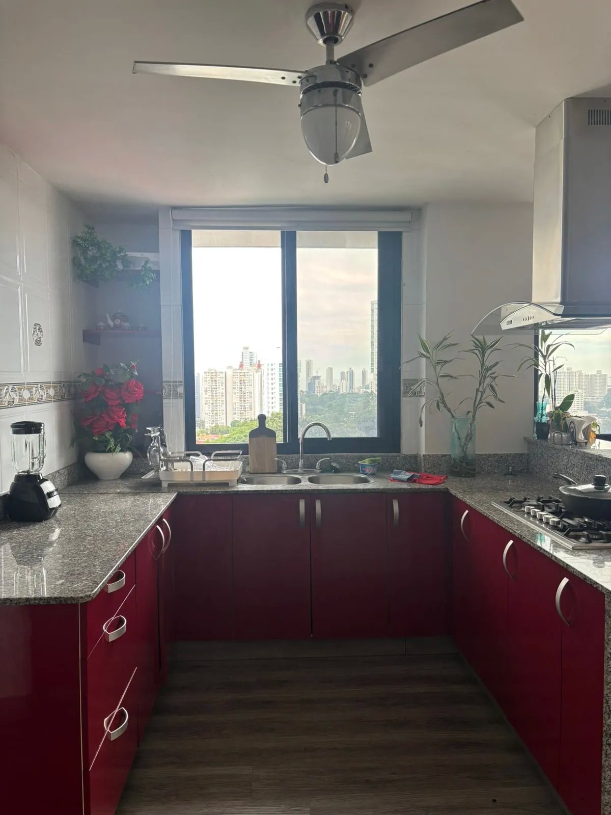 SE VENDE HERMOSO APARTAMENTO EN P.H. SKY VIEW