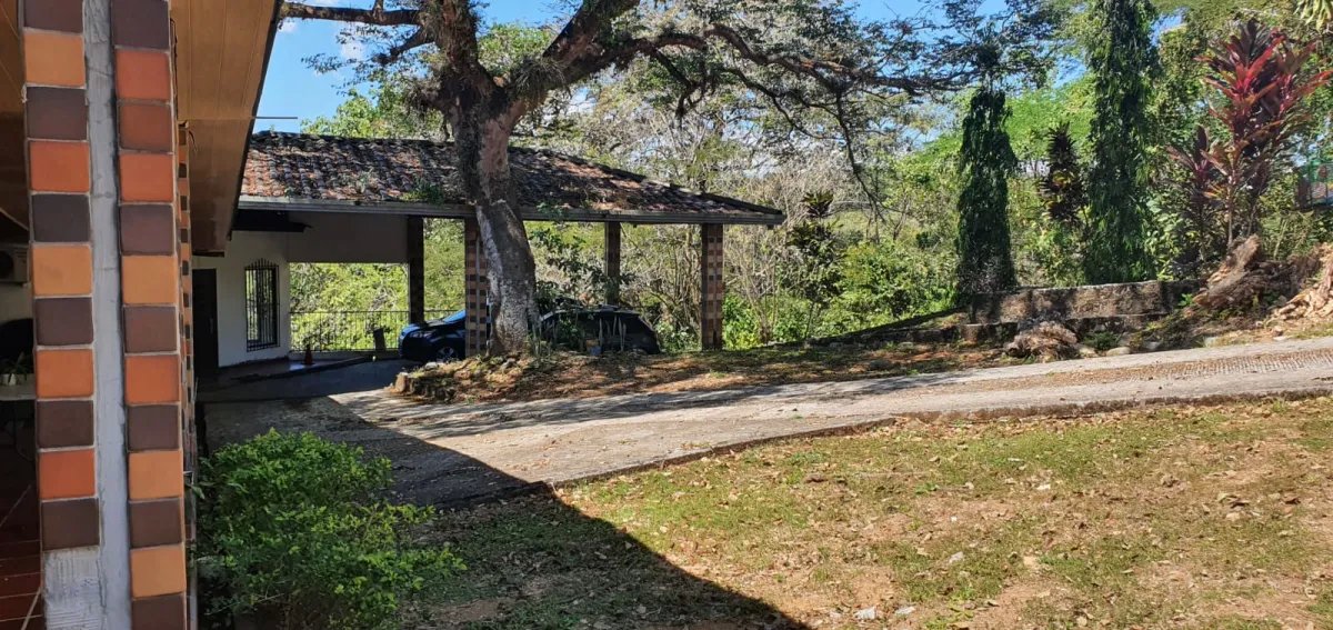 Multi-Family For Sale in Urbanizacion San Vicente David
