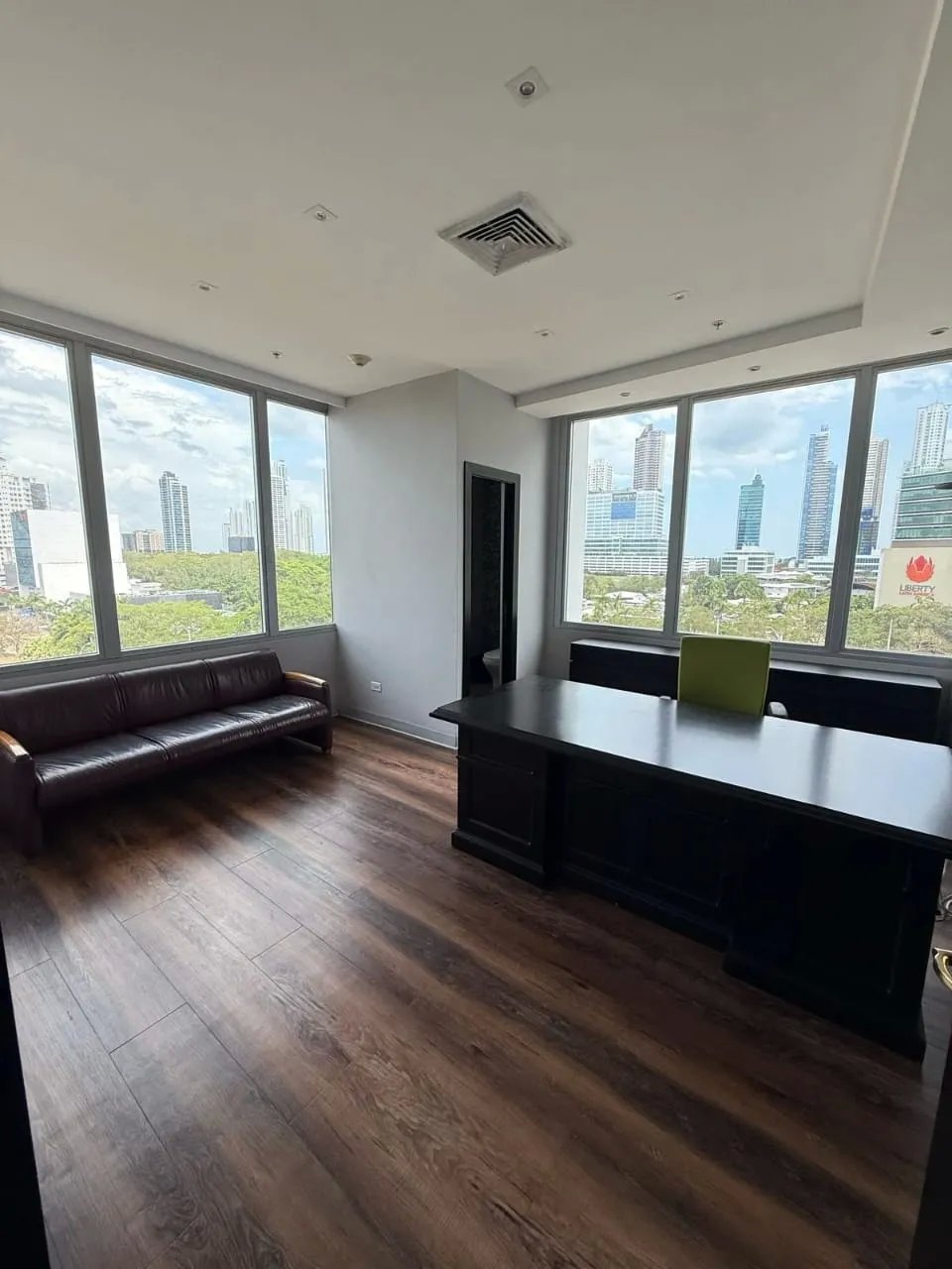 Office For Sale in Parque Lefevre