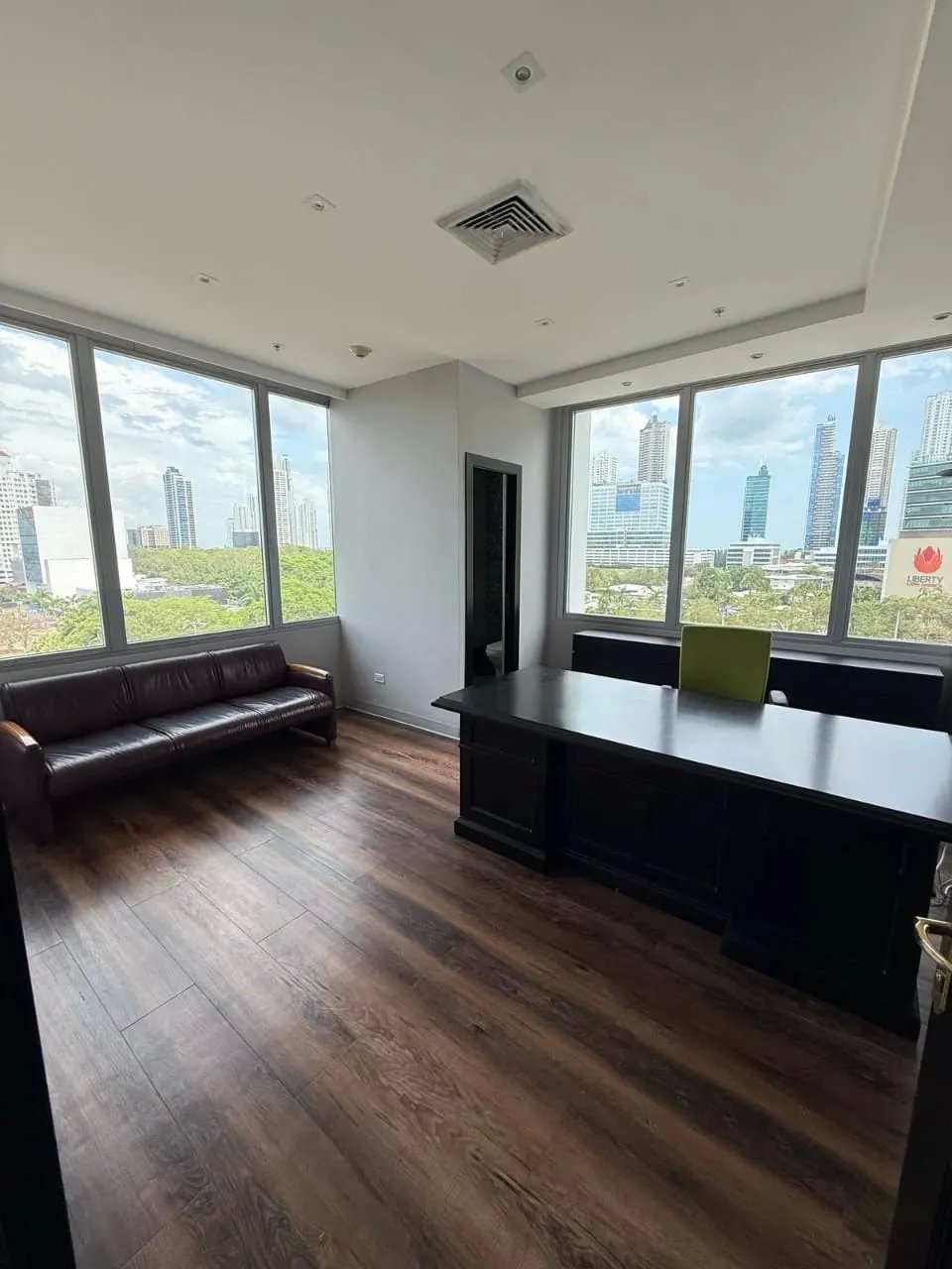 Office For Sale in Parque Lefevre