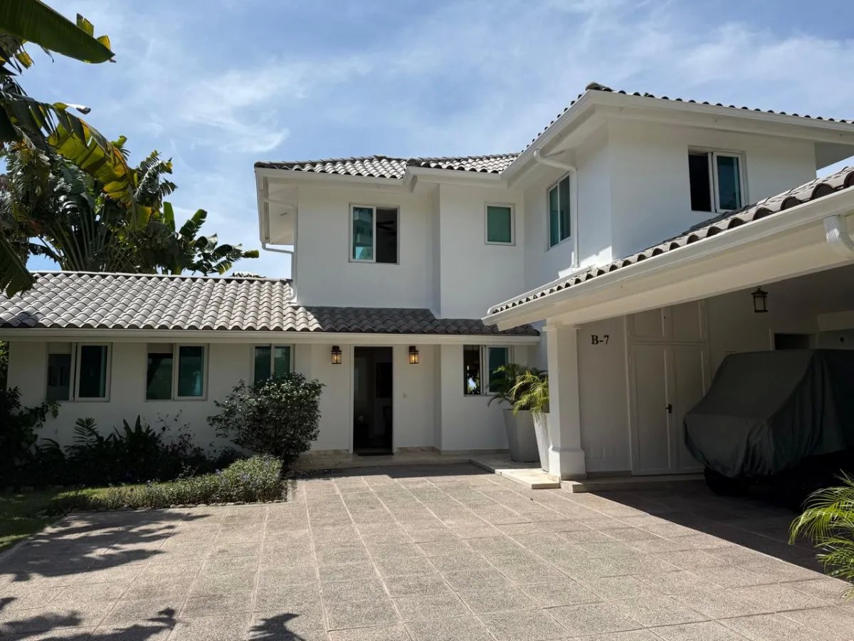 Venta de casa frente al mar en Bijao, Río Hato