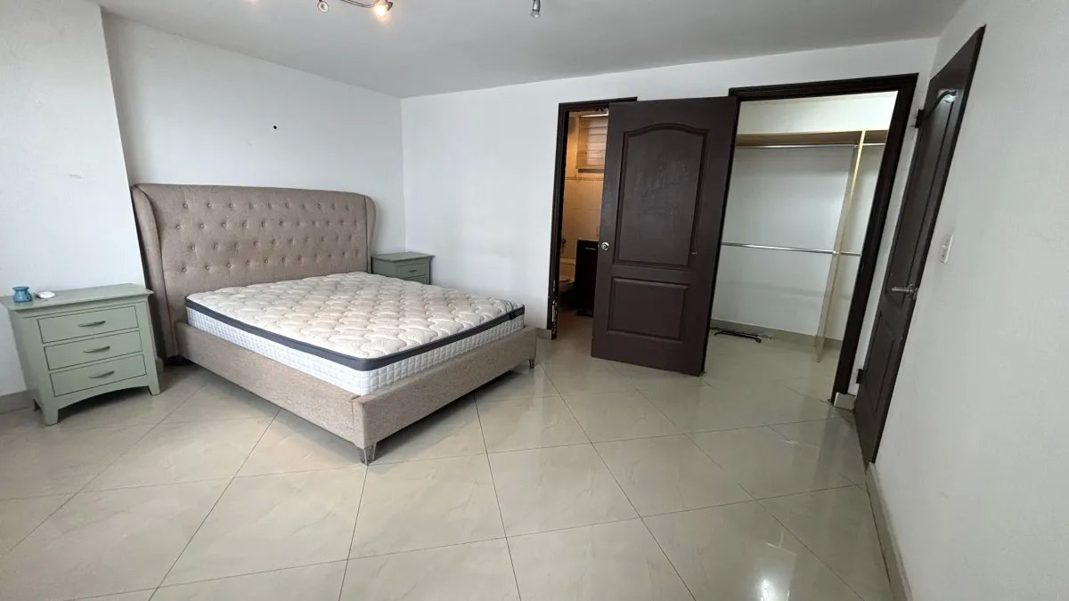 Venta de Apartamento PH Rocamar, 227.66 m2