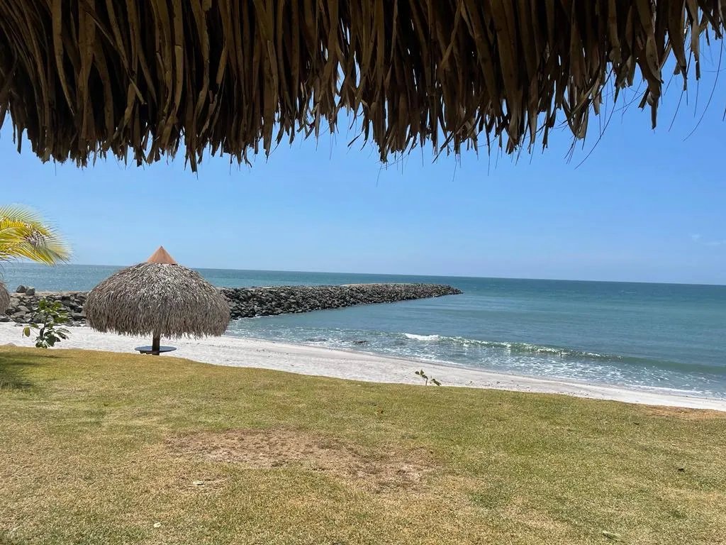 SE VENDE HERMOSO APARTAMENTO EN P.H. GALEONES
