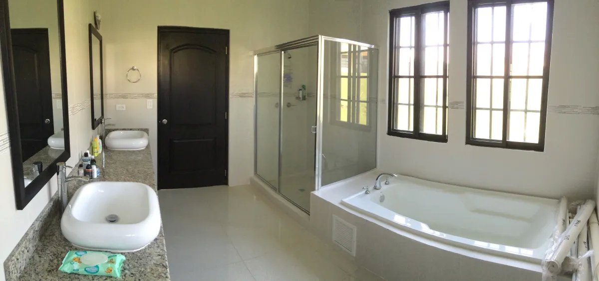 VENDO CASA TOTALMENTE AMOBLADA Y EQUIPADA  HACIENDA PACÍFICA, SAN CARLOS