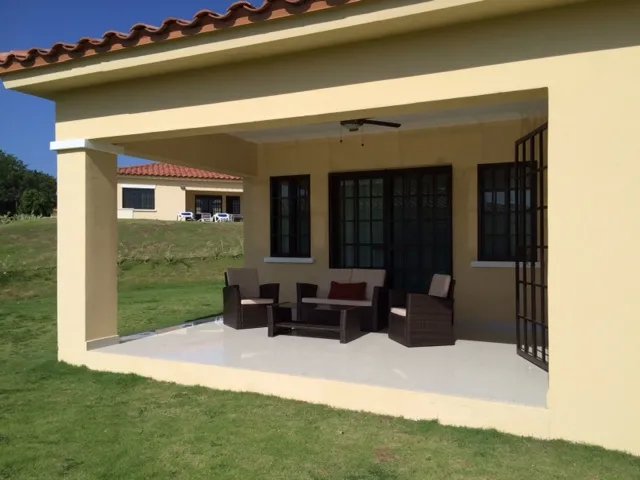VENDO CASA TOTALMENTE AMOBLADA Y EQUIPADA  HACIENDA PACÍFICA, SAN CARLOS