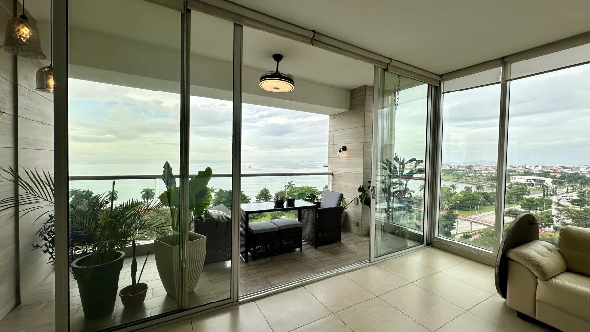 Apartment For Sale in Avenida Balboa