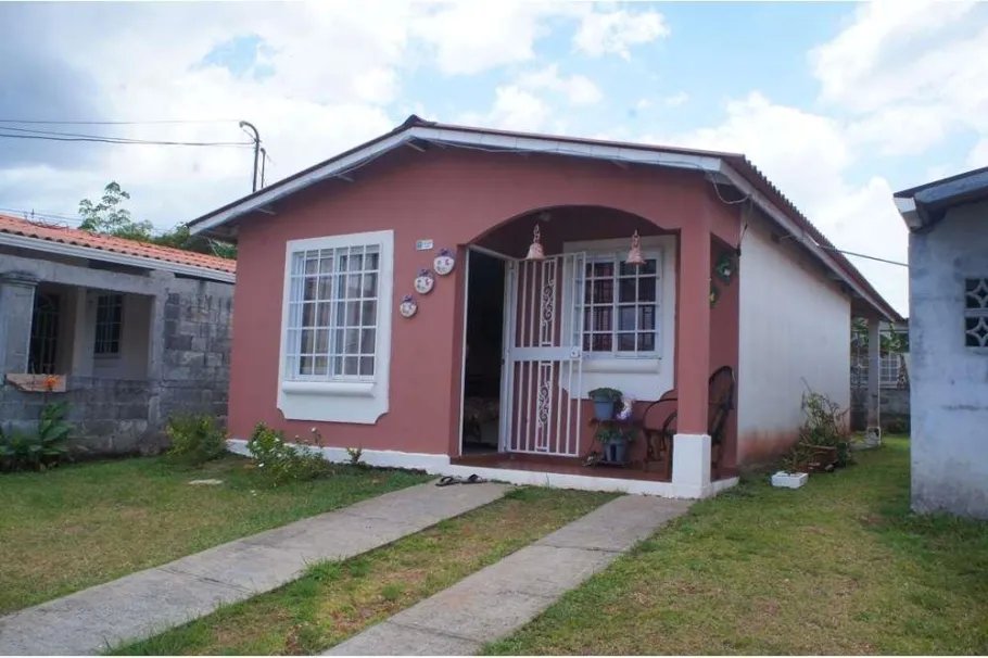 Single Family Detached For Sale in Barrio Colòn
