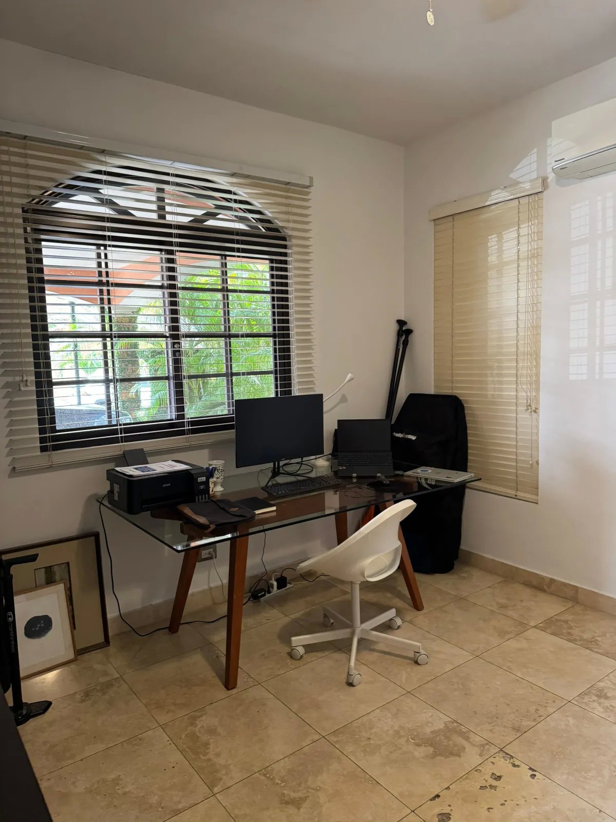 ¡Oportunidad única en Costa Sur! Venta de Moderna Casa en El Doral.