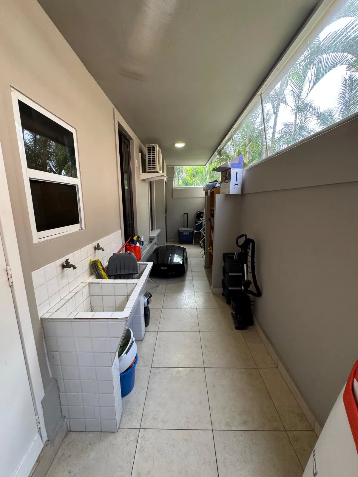 ¡Oportunidad única en Costa Sur! Venta de Moderna Casa en El Doral.
