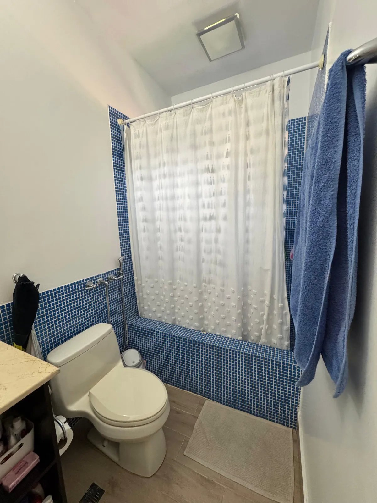 ¡Oportunidad única en Costa Sur! Venta de Moderna Casa en El Doral.