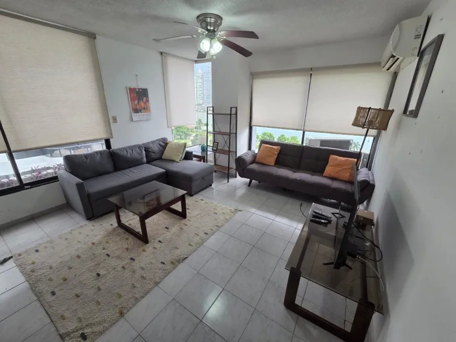 Condominium For Rent in Avenida Balboa