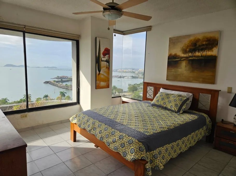 Condominium For Rent in Avenida Balboa