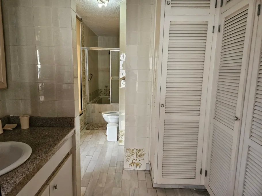 Condominium For Rent in Avenida Balboa
