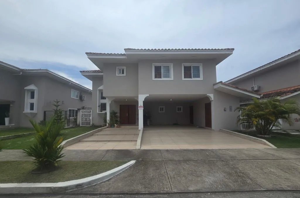 Se Vende Hermosa Casa en Albader III