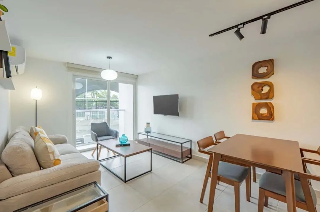 Apartment For Rent in Calle 101 e