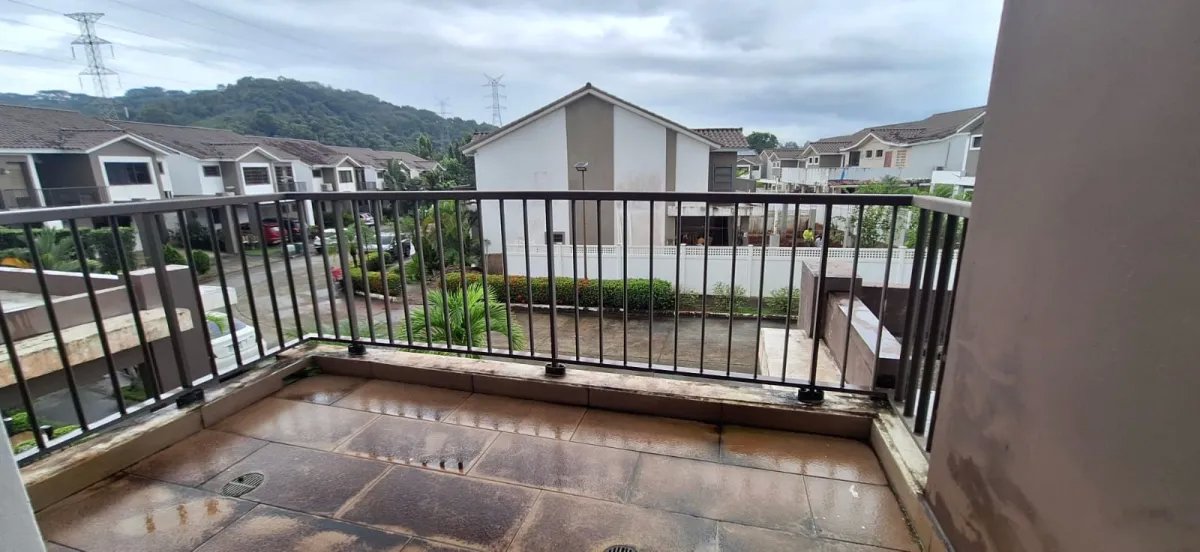 Venta de casa en P.H. Olympus, Brisas del Golf