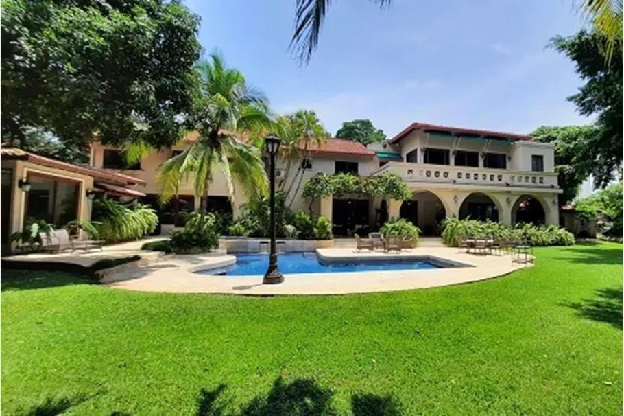 Venta de casa en Altos del Golf
