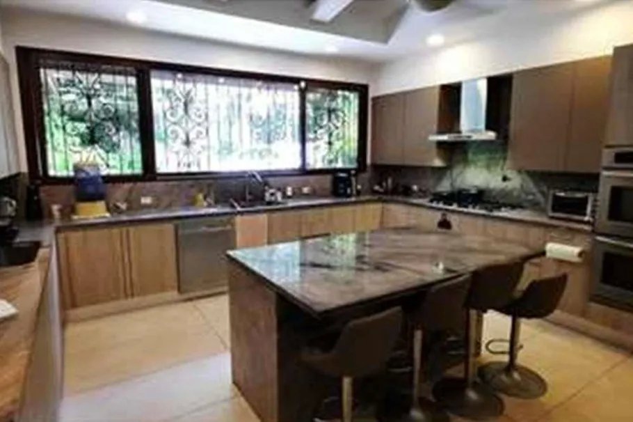 Venta de casa en Altos del Golf