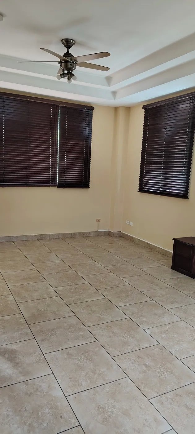 Venta Casa en Las Cumbres en el lago