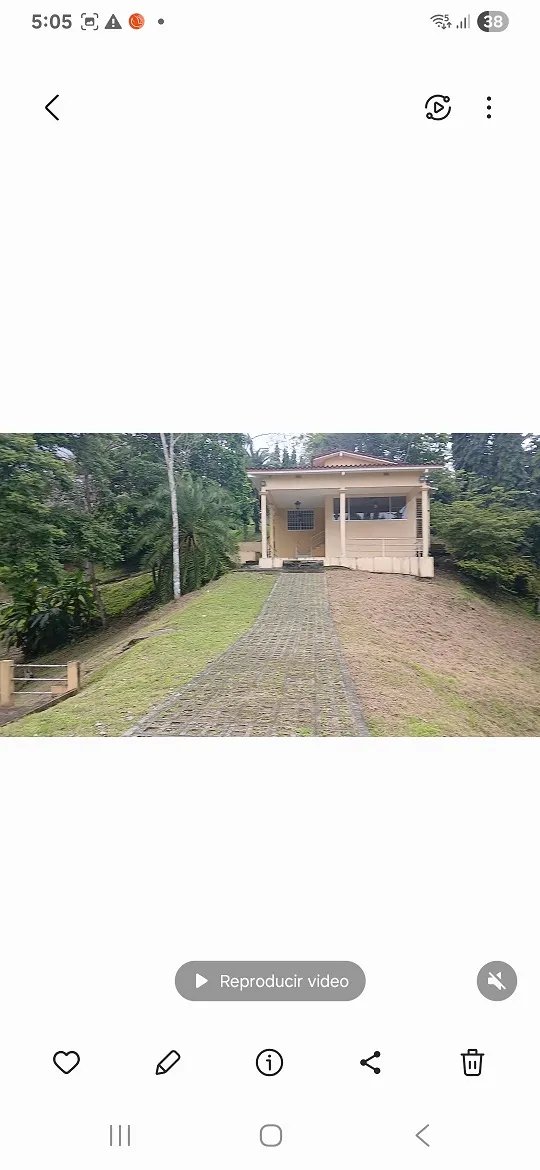 Venta Casa en Las Cumbres en el lago