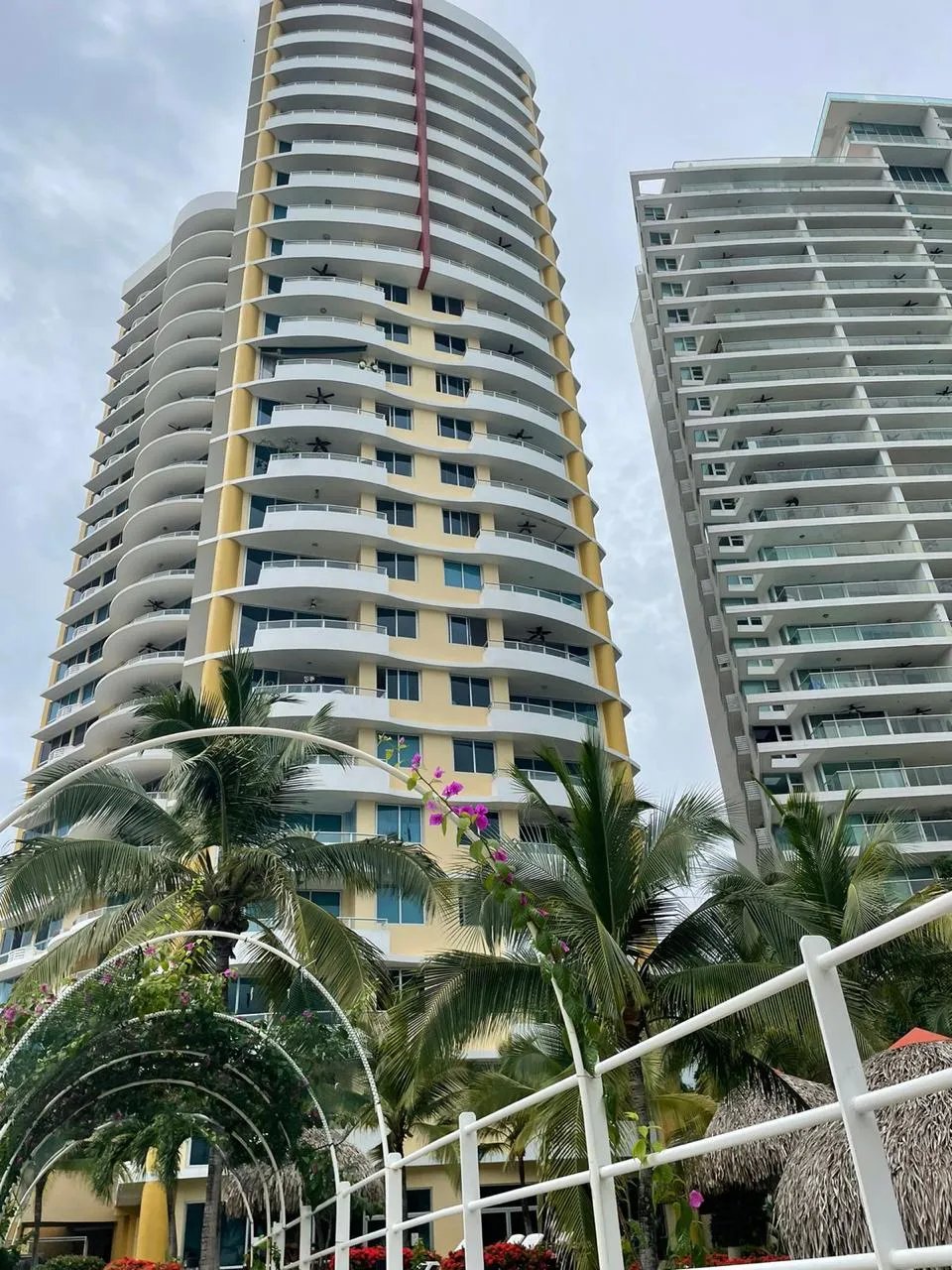 VENDO APARTAMENTOS EN PH. PLAYA SERENA
