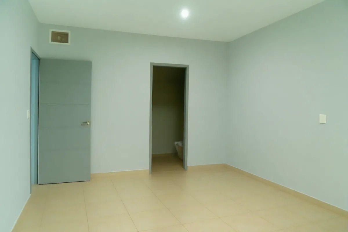 Apartment For Sale in Avenida Balboa