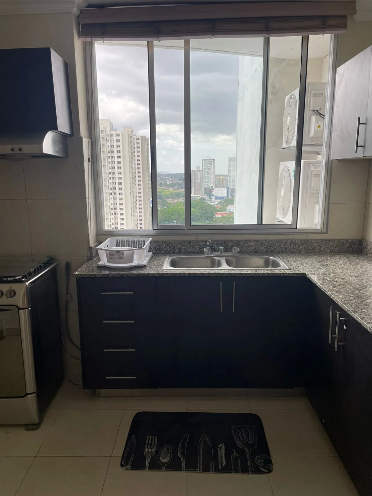 SE ALQUILA HERMOSO APARTAMENTO EN P.H. GREEN PARK
