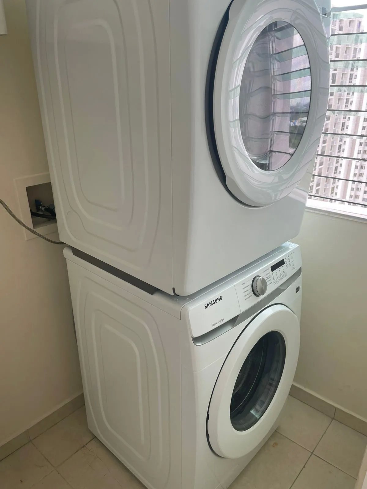 SE ALQUILA HERMOSO APARTAMENTO EN P.H. GREEN PARK