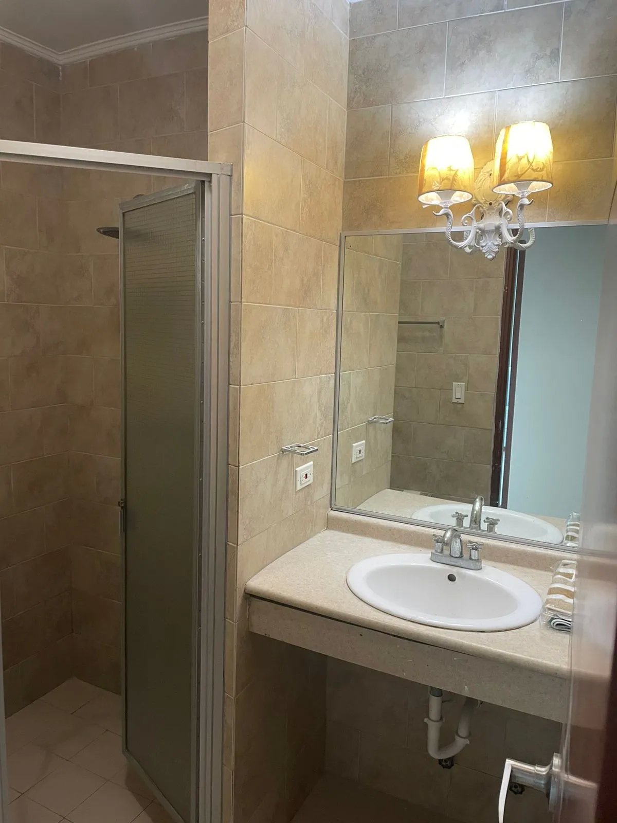 SE ALQUILA HERMOSO APARTAMENTO EN P.H. GREEN PARK