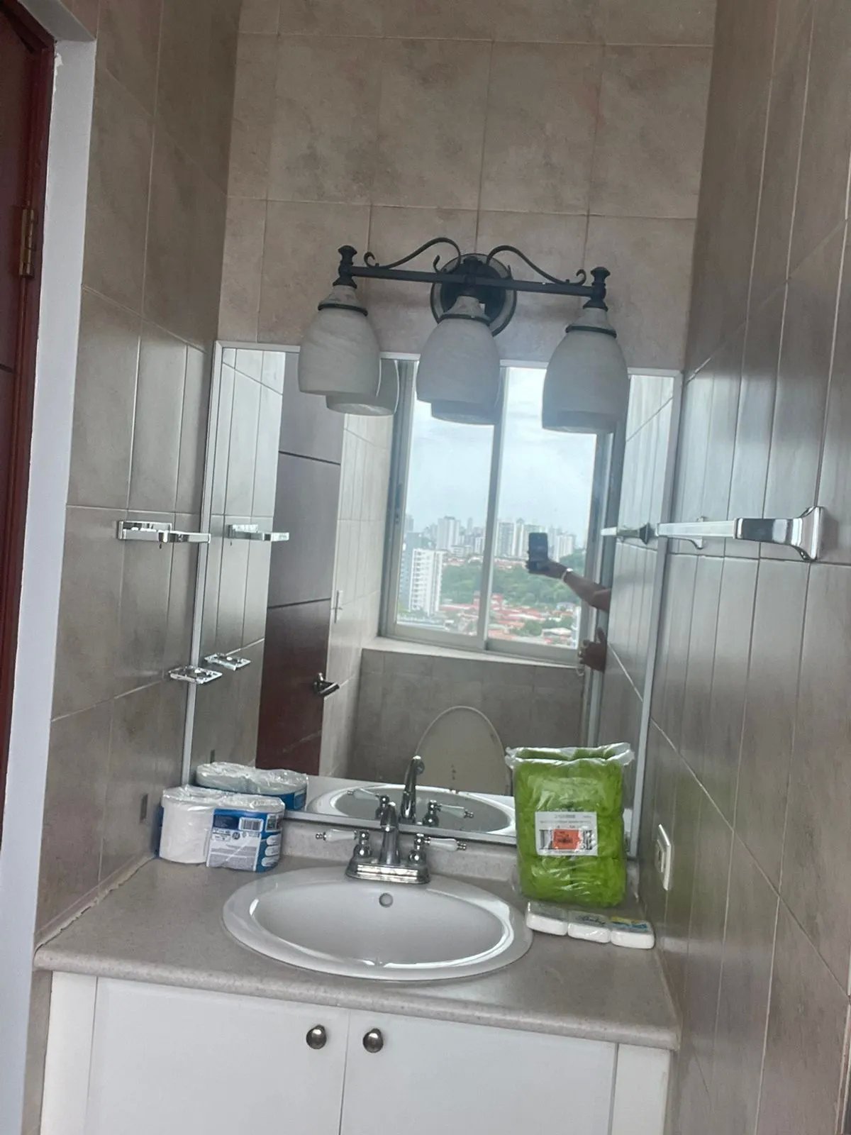 SE ALQUILA HERMOSO APARTAMENTO EN P.H. GREEN PARK