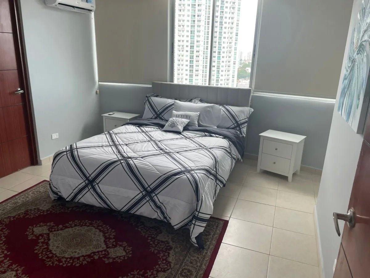 SE ALQUILA HERMOSO APARTAMENTO EN P.H. GREEN PARK
