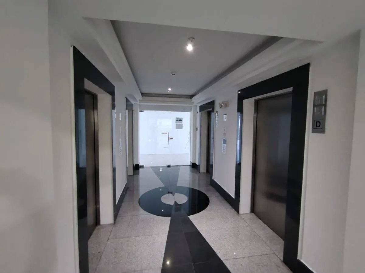 SE ALQUILA O SE VENDE OFICINA EDIFICIO SL55