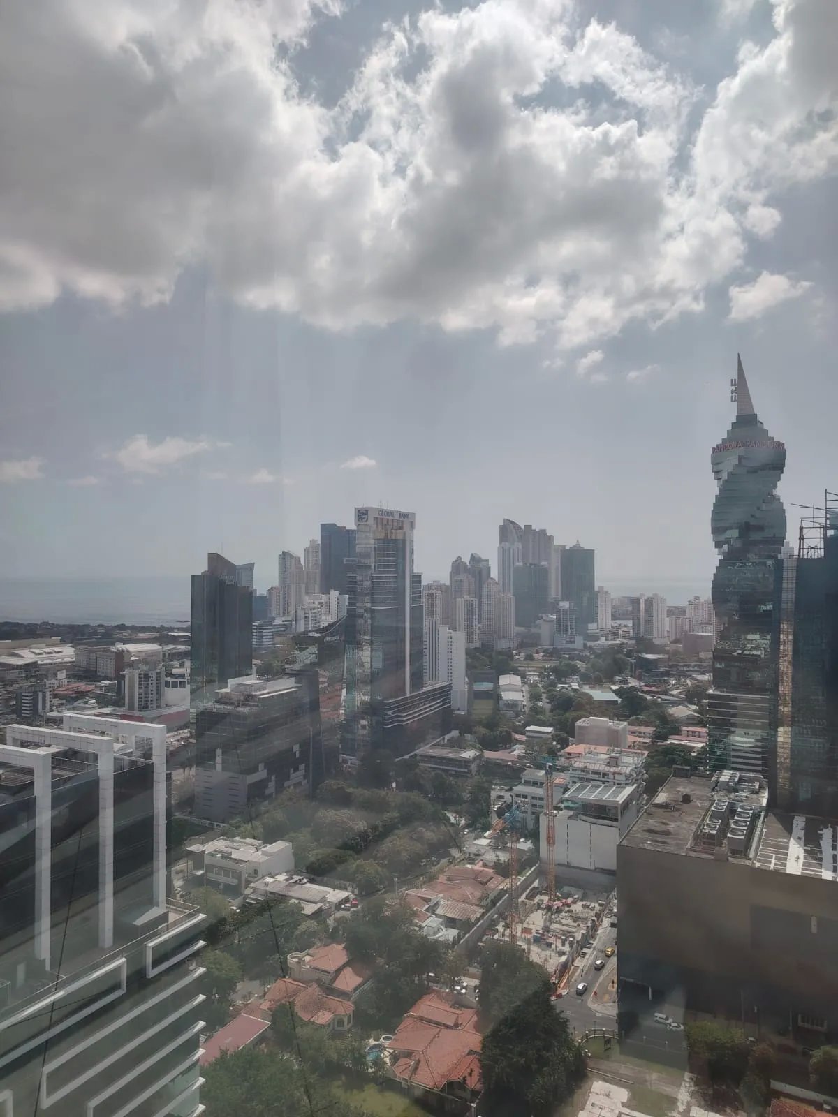SE ALQUILA O SE VENDE OFICINA EDIFICIO SL55