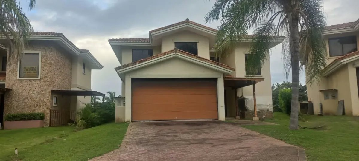Venta de Casa Reposeida en Vista Mar Golf & Beach