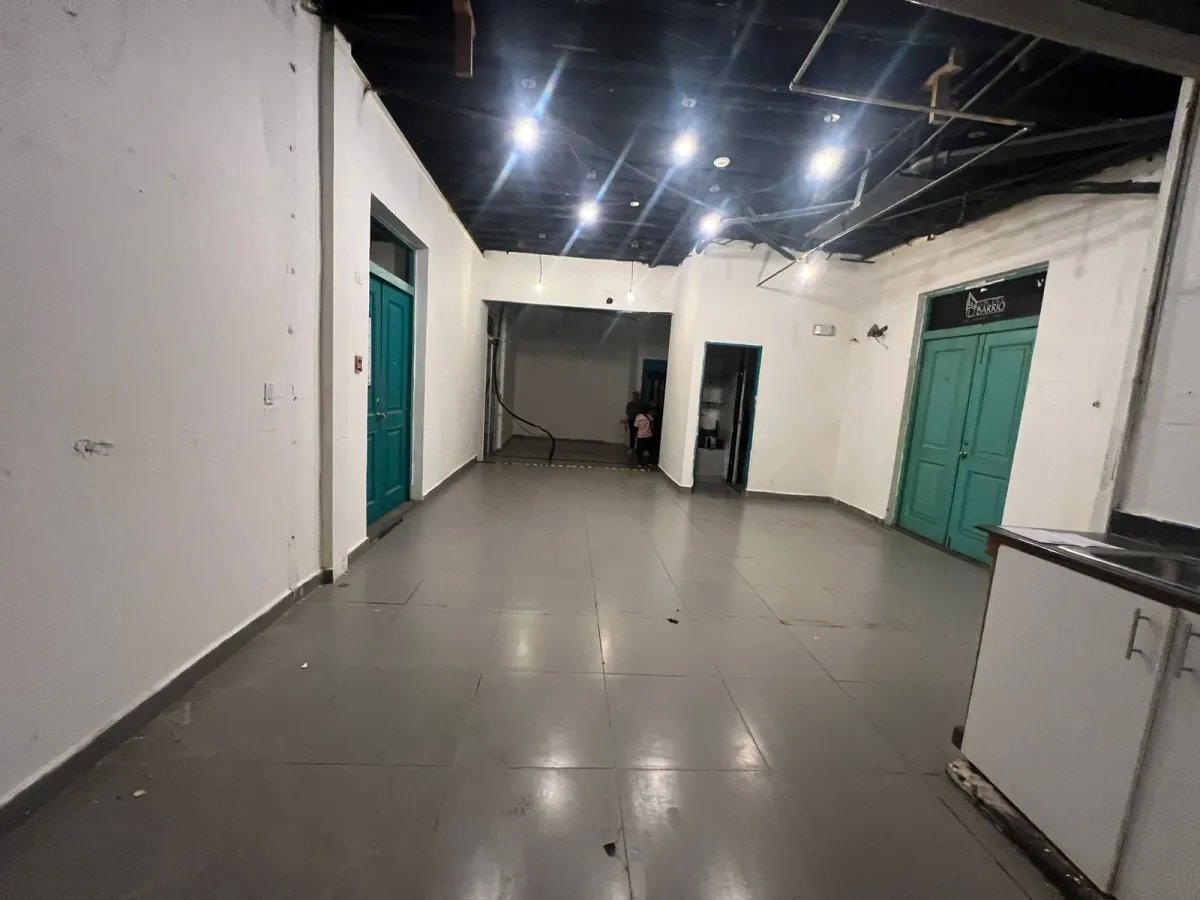 Alquiler de Local Comercial en Flor de Lirio, Casco Antiguo