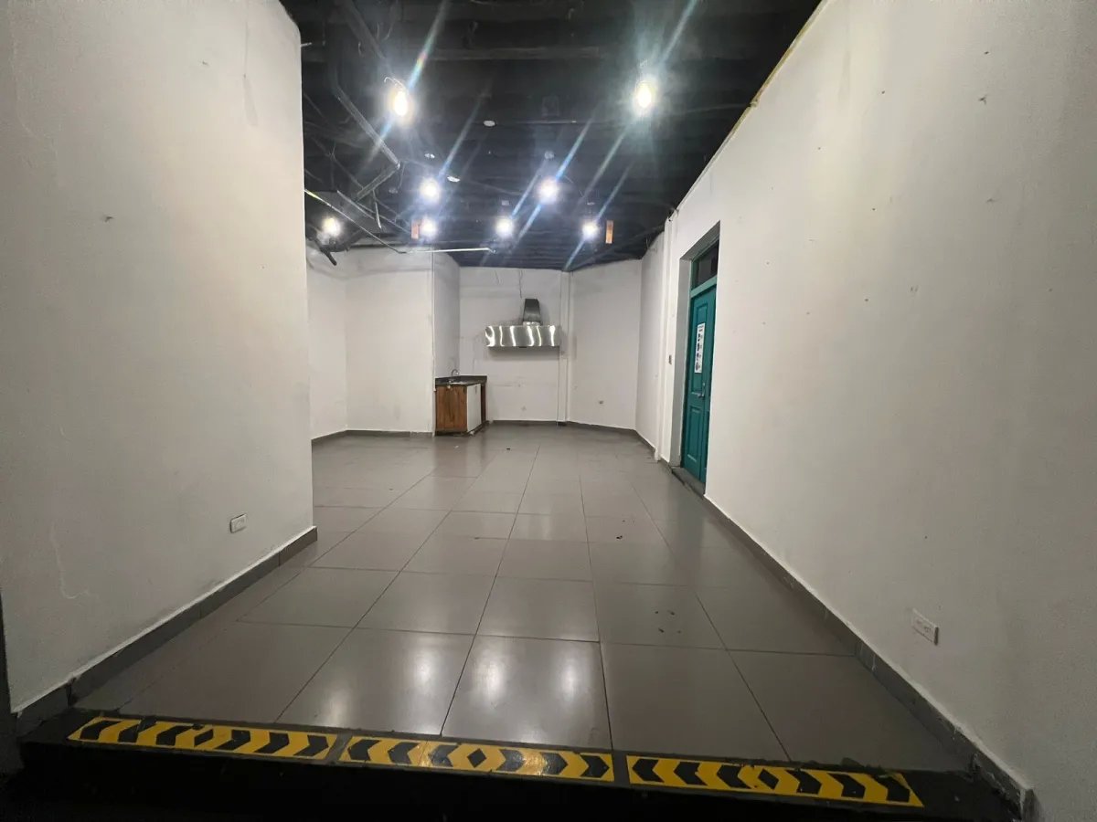 Alquiler de Local Comercial en Flor de Lirio, Casco Antiguo