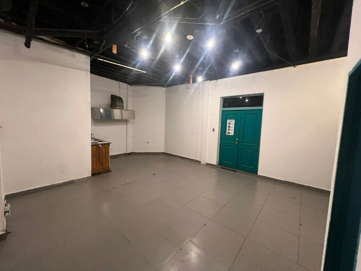 Alquiler de Local Comercial en Flor de Lirio, Casco Antiguo