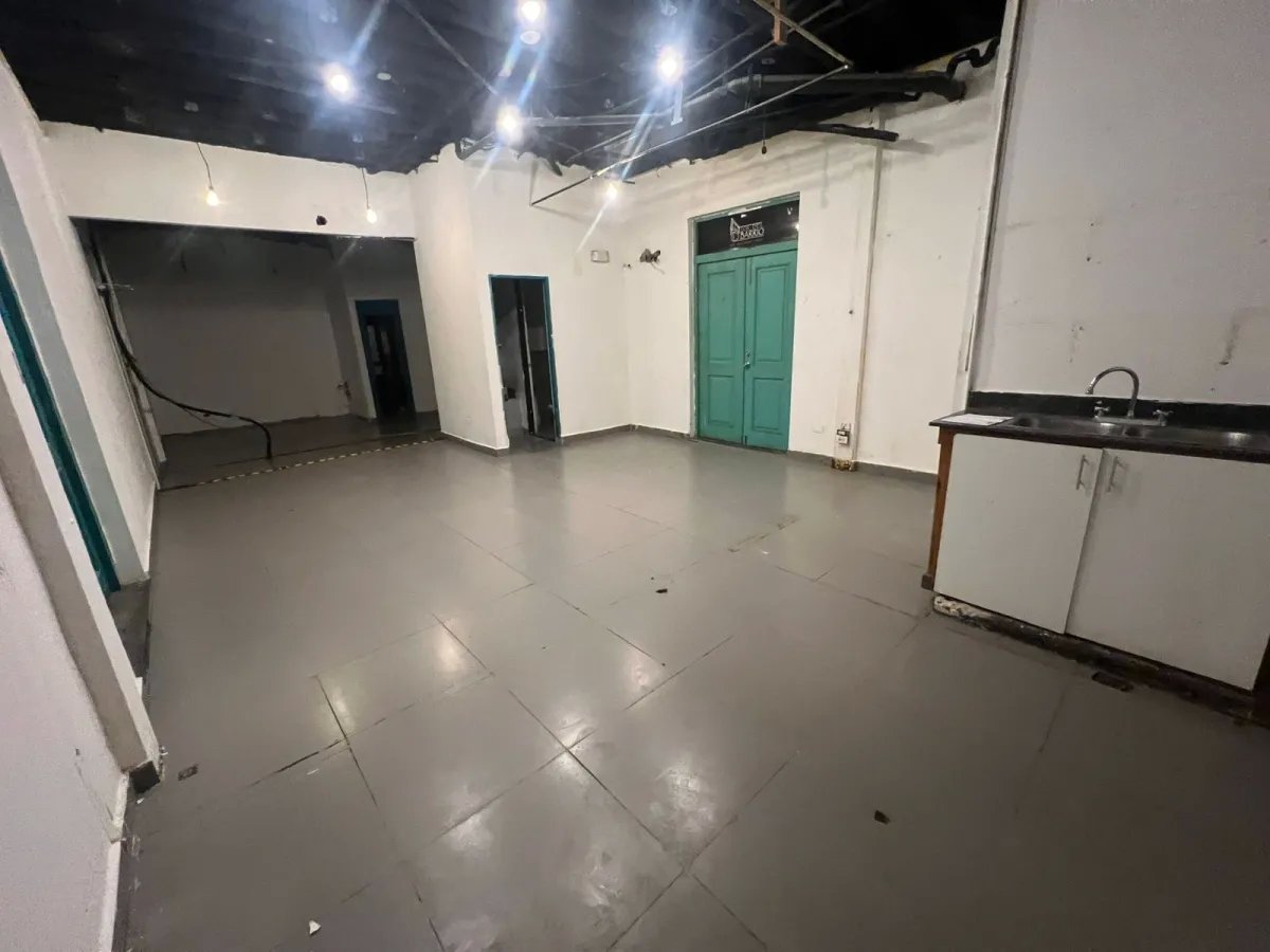 Alquiler de Local Comercial en Flor de Lirio, Casco Antiguo