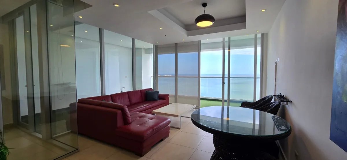 Apartment For Sale in Avenida Balboa