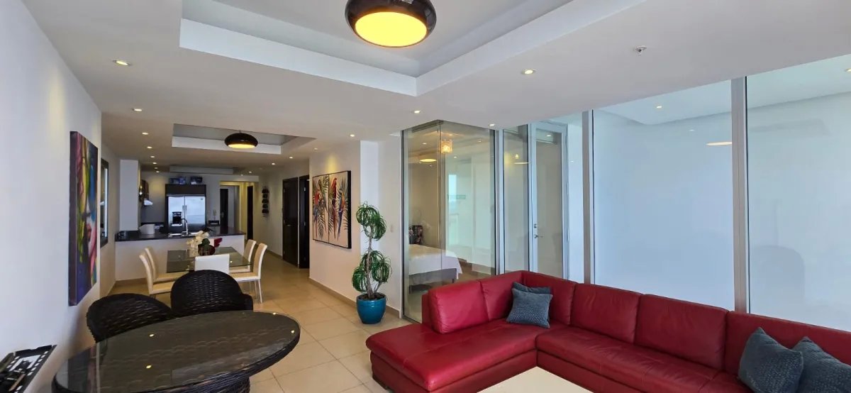 Apartment For Sale in Avenida Balboa