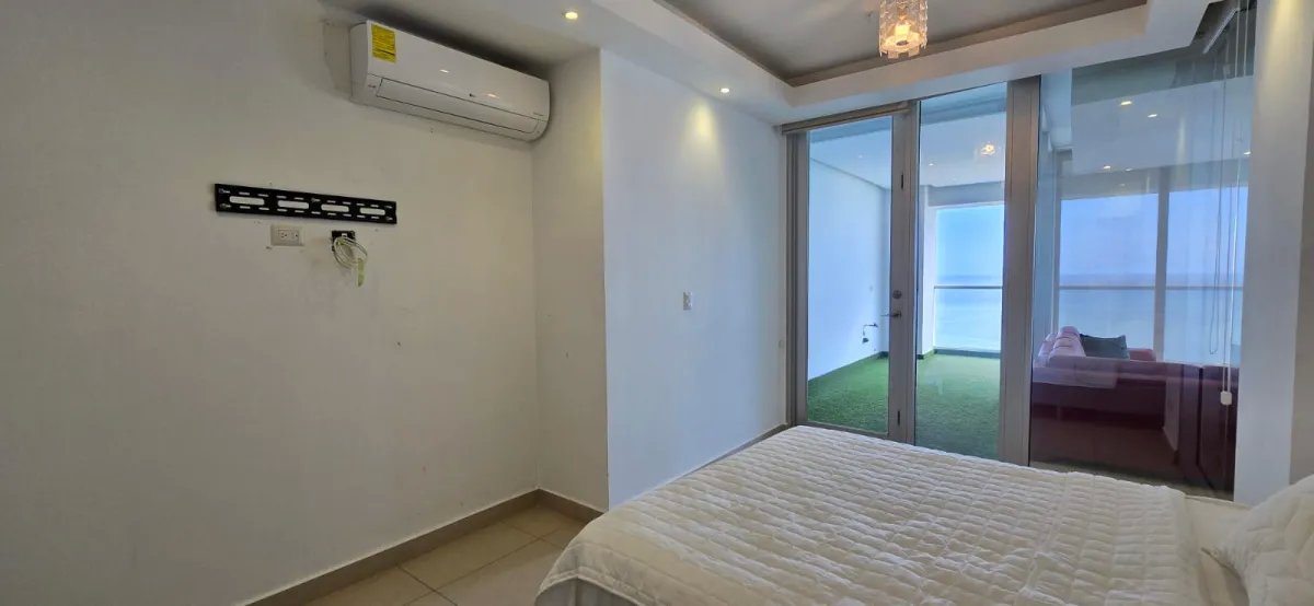 Apartment For Sale in Avenida Balboa