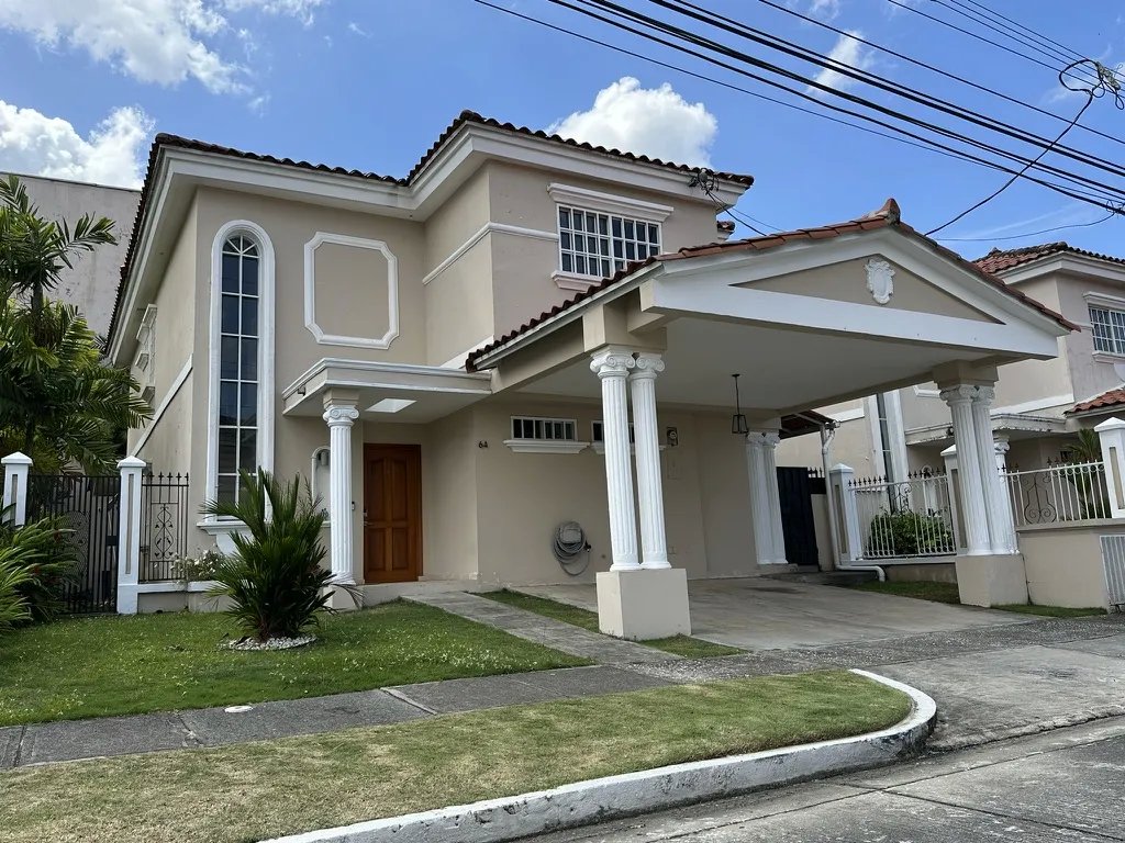 SE ALQUILA CASA EN ALTOS DE PANAMA