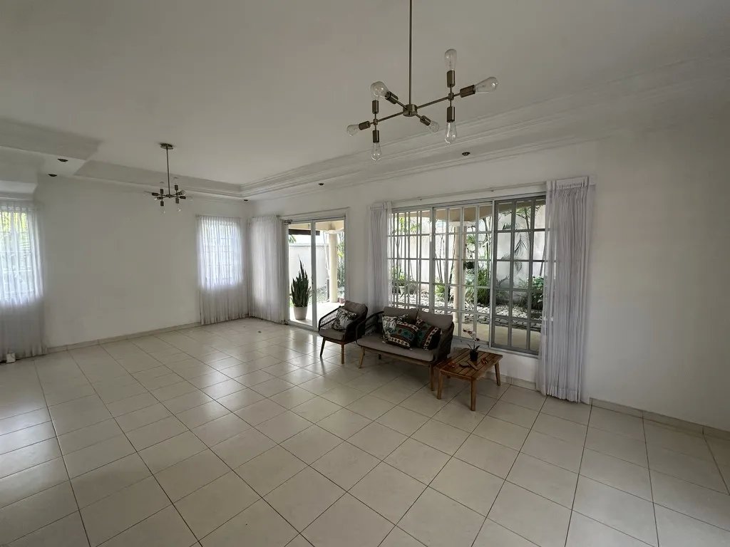 SE ALQUILA CASA EN ALTOS DE PANAMA