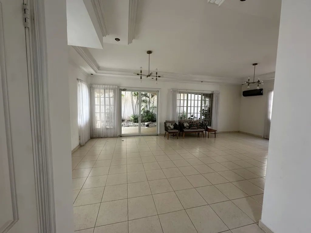 SE ALQUILA CASA EN ALTOS DE PANAMA