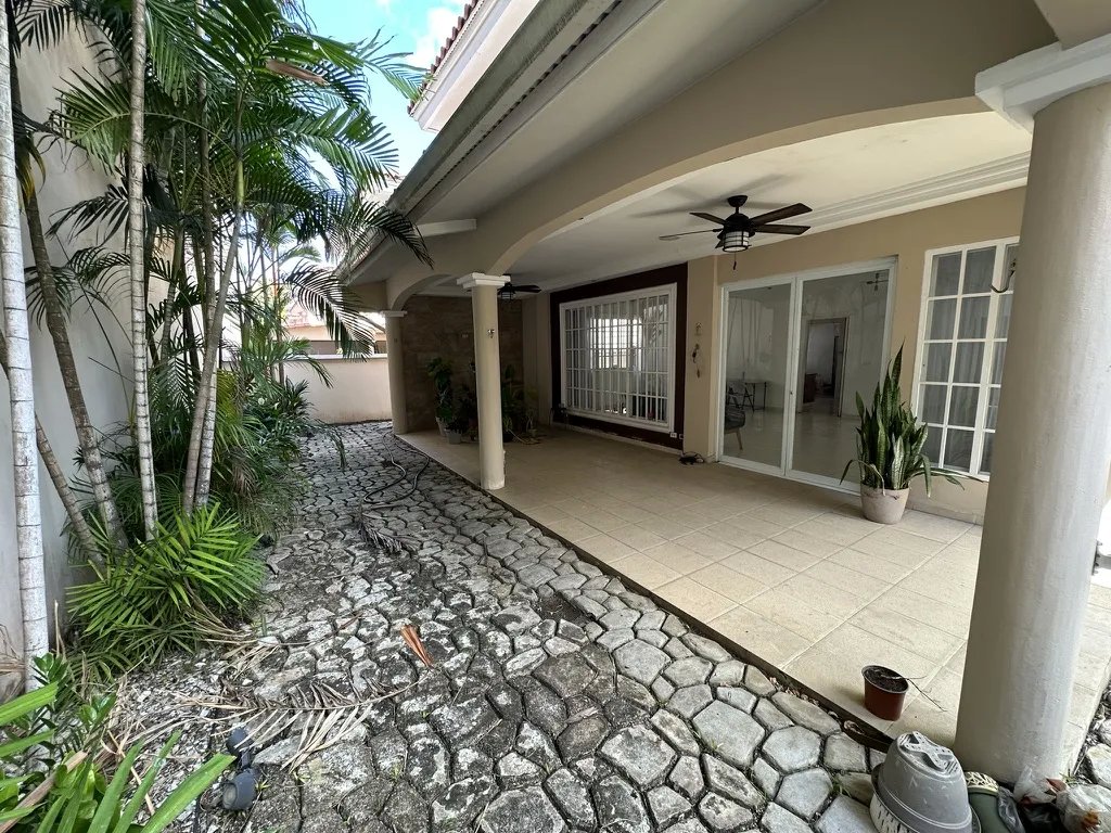 SE ALQUILA CASA EN ALTOS DE PANAMA