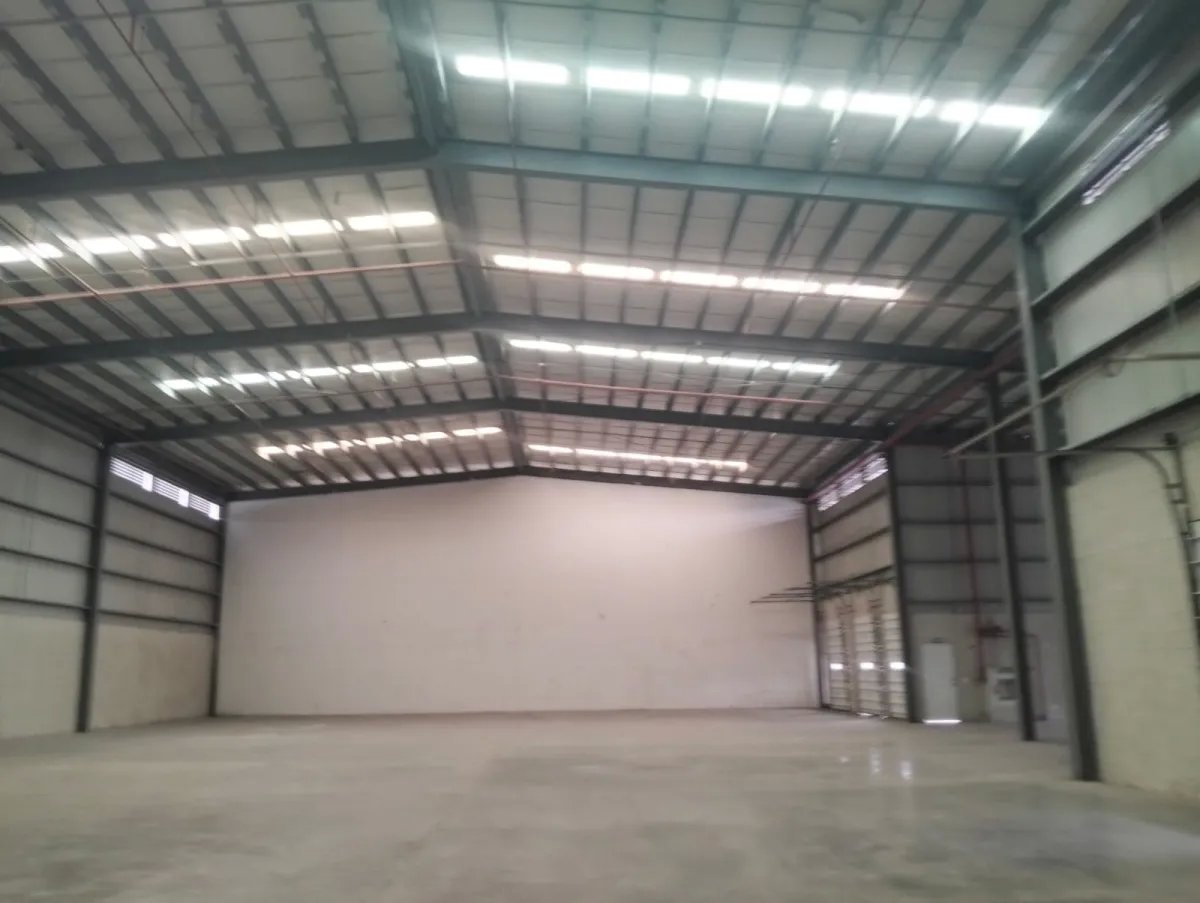 Se Alquilan Galeras desde 500m2 en Adelante/Warehouses for Rent from 5...