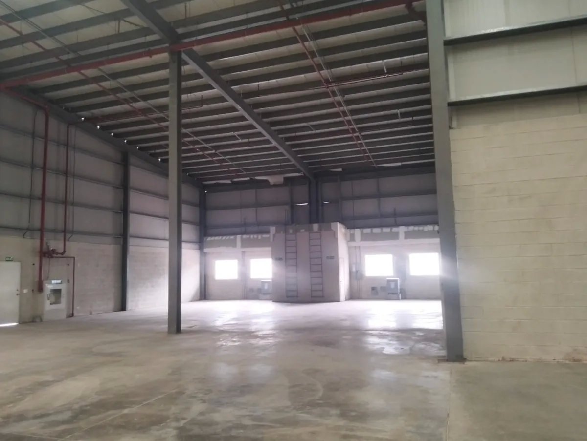 Warehouse For Rent in Calle Francisco Sucre