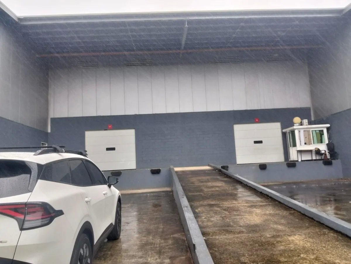 Warehouse For Rent in Calle Francisco Sucre