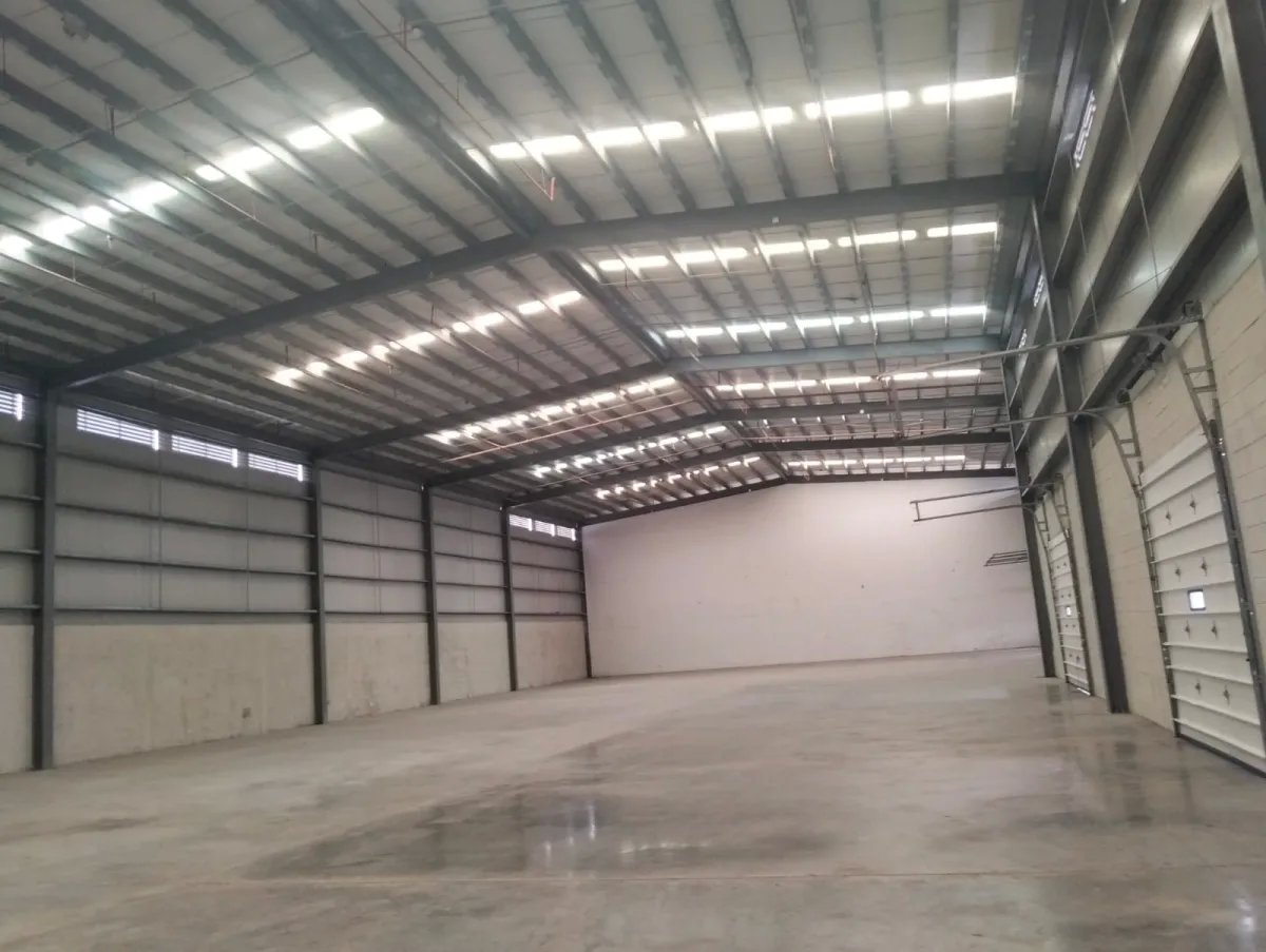 Warehouse For Rent in Calle Francisco Sucre